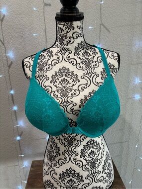 Victoria's Secret Teal Lace Plunge Push-Up Bra NWOT never worn